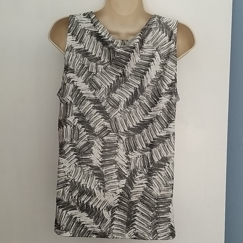 Chico's Travelers Classic Etched Leaf Tank M - Picture 6 of 12